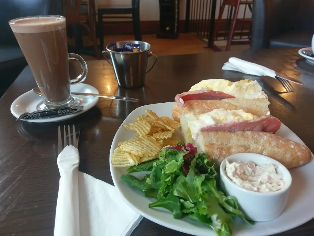 Sasha Boucher_Hot Gossip_Rhondda_review