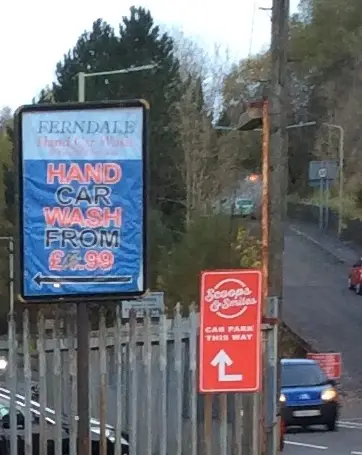 Snowy & Bluey Thomas_Scoop's & Smiles_Rhondda_recensione