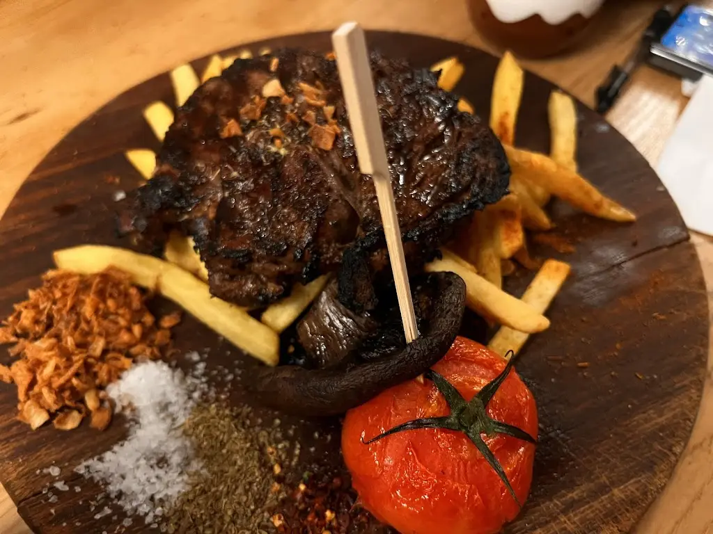 Fatih Vursavas_Fouzi’s Cafe Bar Pizzeria _Rossett_review