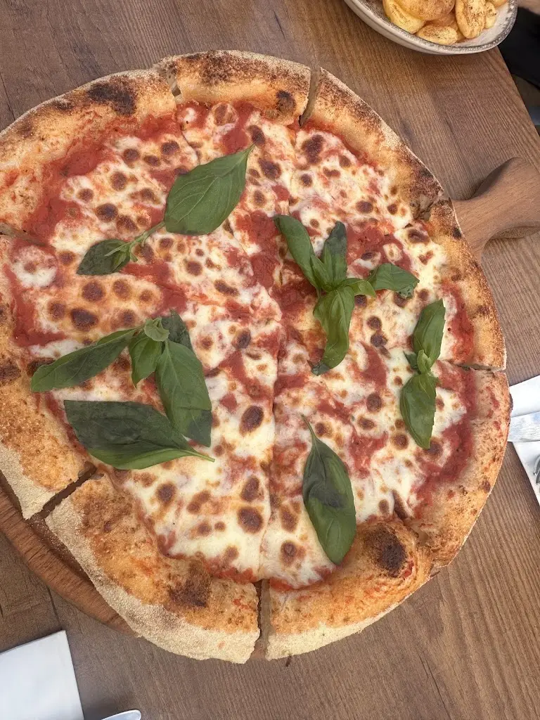 Fouzi’s Cafe Bar Pizzeria _Rossett_slider_image_3