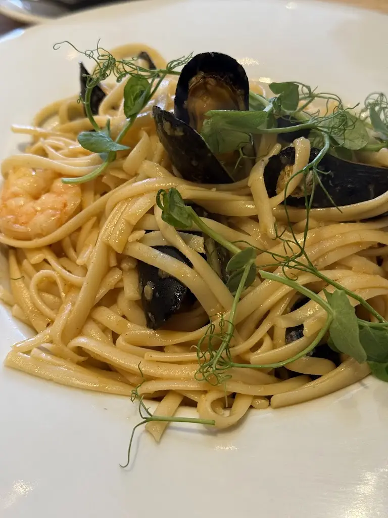 Macky Mann_Mojo's Rhosneigr_Rhosneigr_review