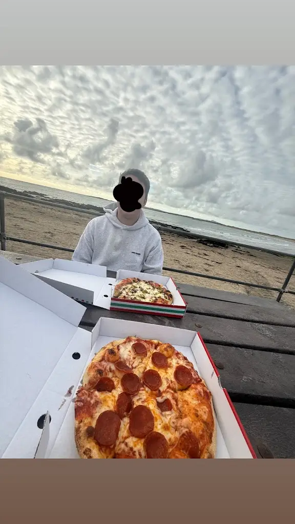 Melissa Lowe_Aydin's pizza_Rhosneigr_review