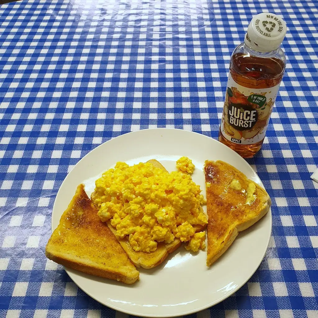 Melvyn Teillol-Foo_Whistlestop Cafe_Rhuddlan_review