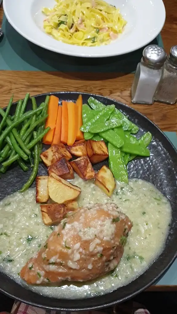 Fantozzi Restaurant Southgate_Southgate_slider_image_2