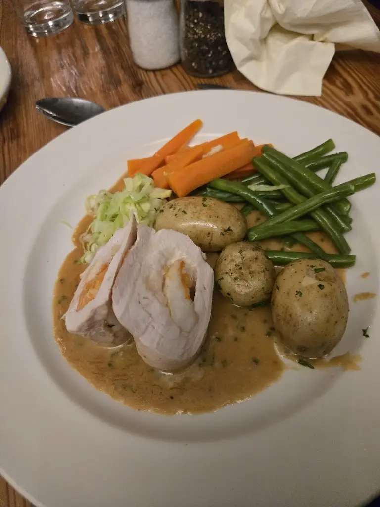 Maria Courtney_Bouchon De Rossi_Swansea_review