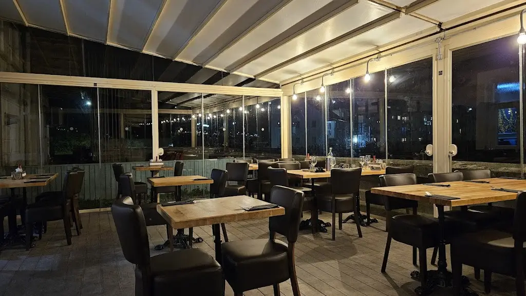 Salt Seaview Bar & Grill_Steynton_slider_image_1