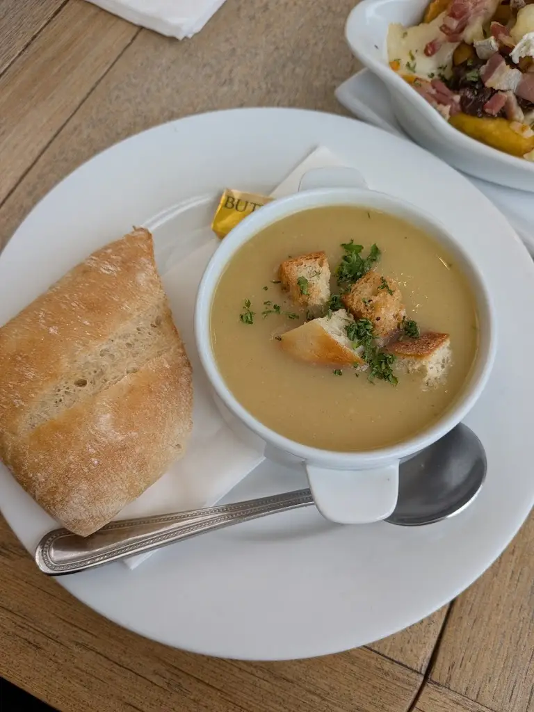 Sheila Young_The Anchor Inn_Tintern_review