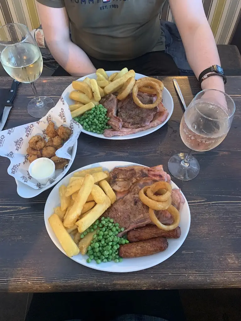 Mia Hughes_The Lion_Treorchy_review