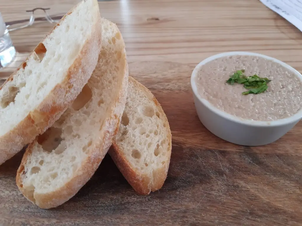 Lisa Robotham_Holdens Steakhouse_Tregaron_review