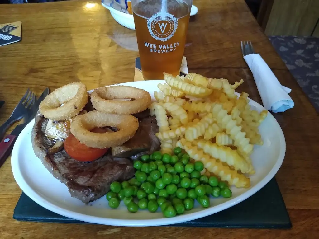 Menu_Three Horseshoe Inn_Tregaron_image_7