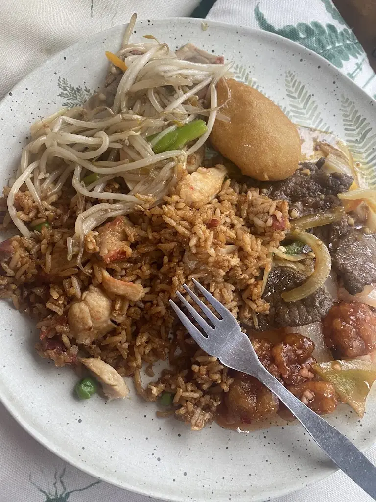 Beverley Longsden_Golden Dragon_Risca_review