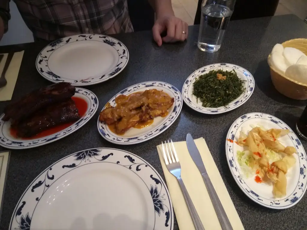 Stephanie Ayres_Golden Dragon_Risca_review