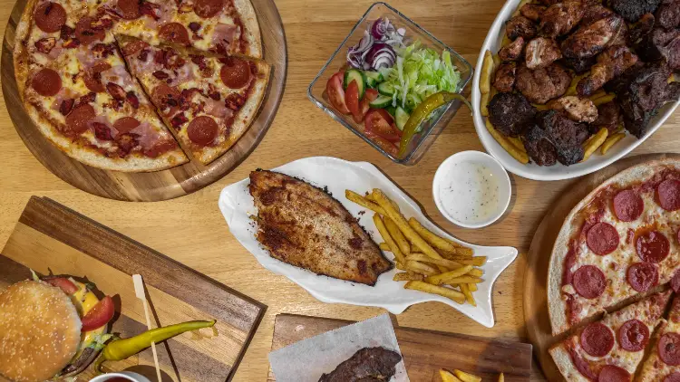 Zios Pizza & Grill_Risca_slider_image_3