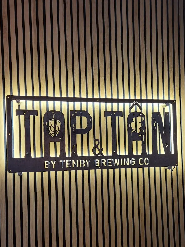 Luke_Tap & Tân_Tenby_review