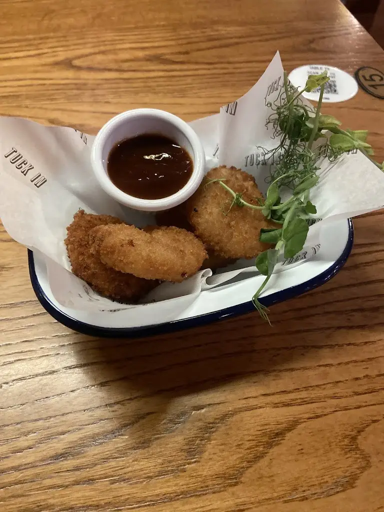 Saffron Jones_Clock Works_Ystalyfera_review