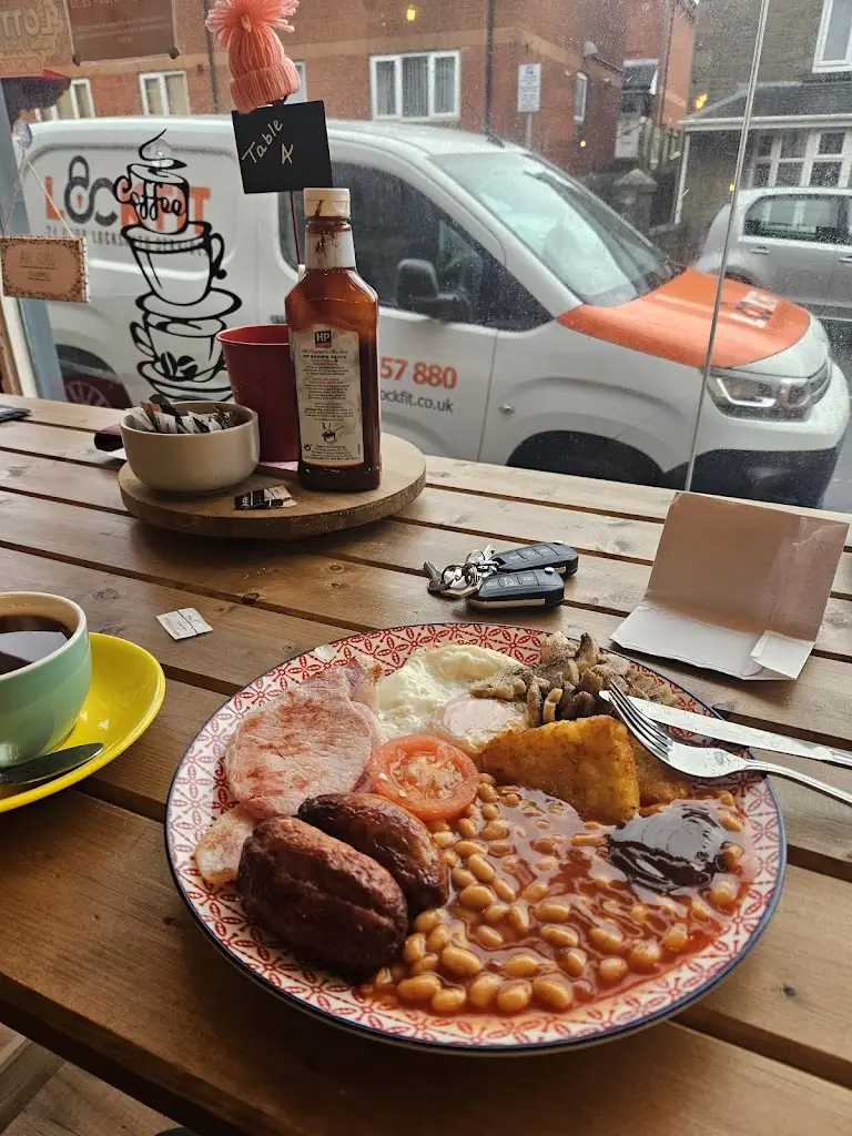 Menu_Ar Ben y Byd_Tonyrefail_image_2