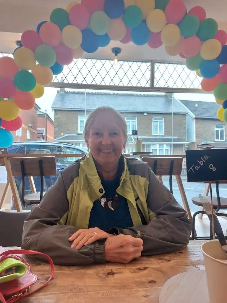 Alice kitchener_Ar Ben y Byd_Tonyrefail_review