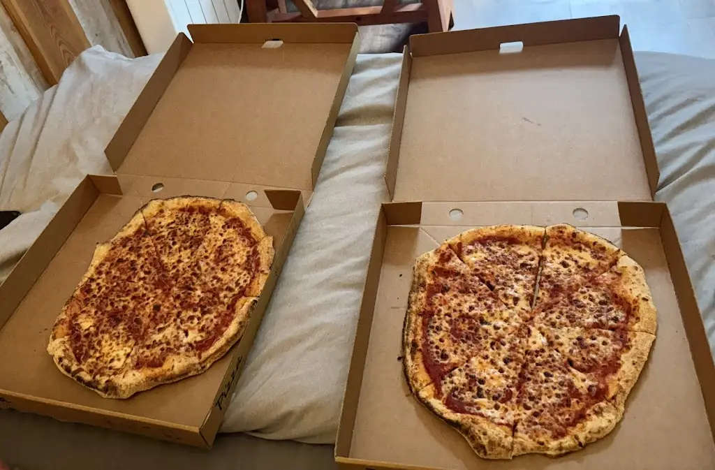 nicole meek_Cowpots Pizzeria_Whitland_recensione