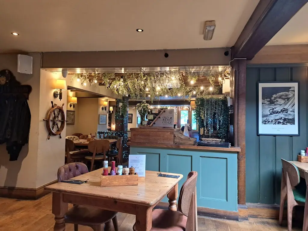 Stuart Lawson_Garddfon Inn_Y Felinheli_review
