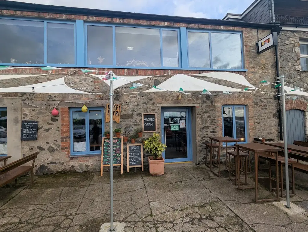 Nathan R_Llofft_Y Felinheli_review