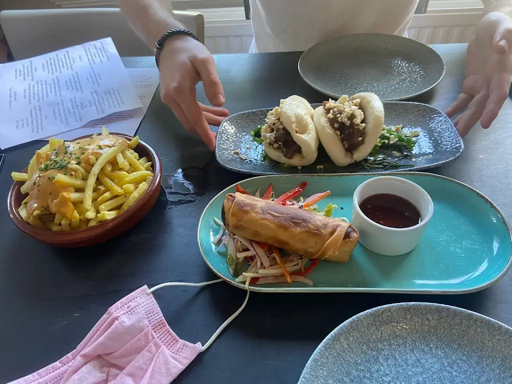 arabella_La Marina_Y Felinheli_review