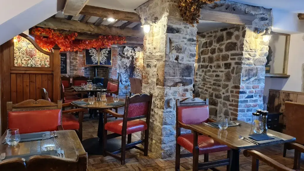 The Wallace Steakhouse with rooms_Usk_slider_image_3