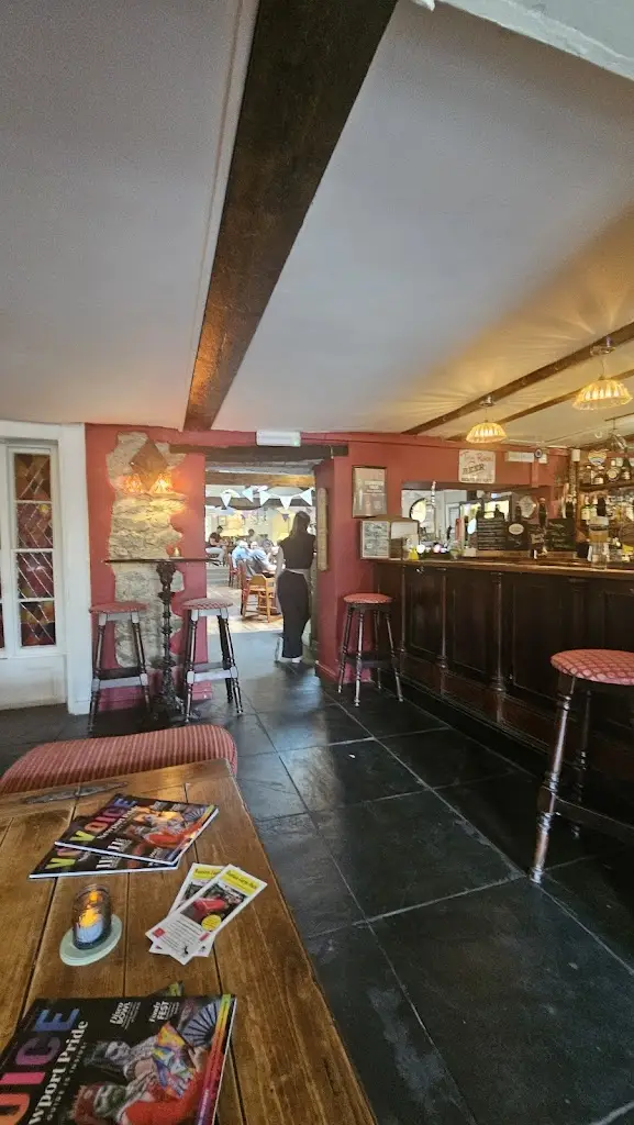 Alan Hunt_The New Court Inn_Usk_review