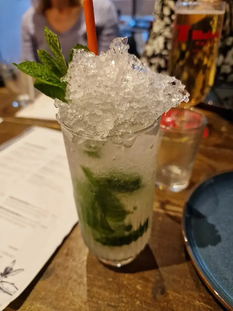 Joanna Bannister_The Mad Platter_Usk_review