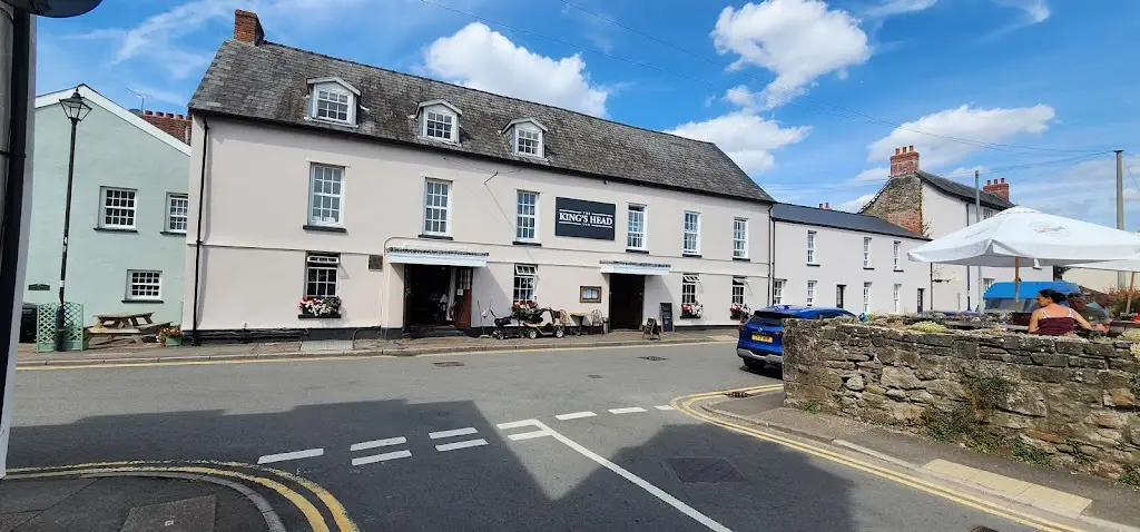 Neil “hdultra.will.travel”_Kings Head Hotel_Usk_recensione