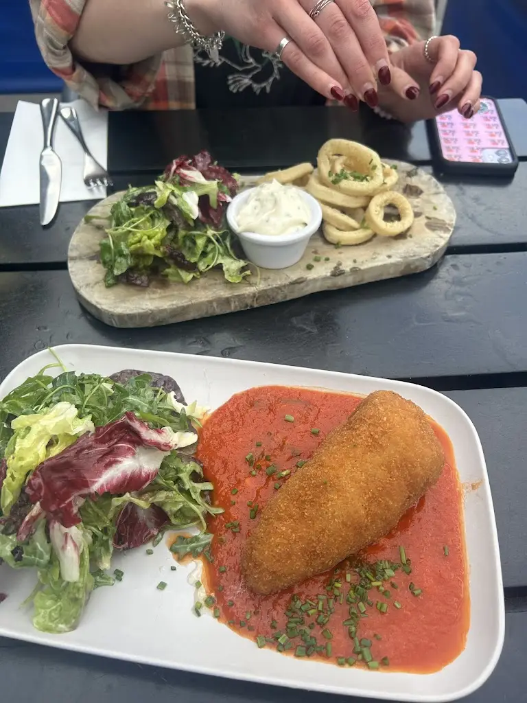 Jessica Mitchell_Trinacria_Bishopthorpe_reseña