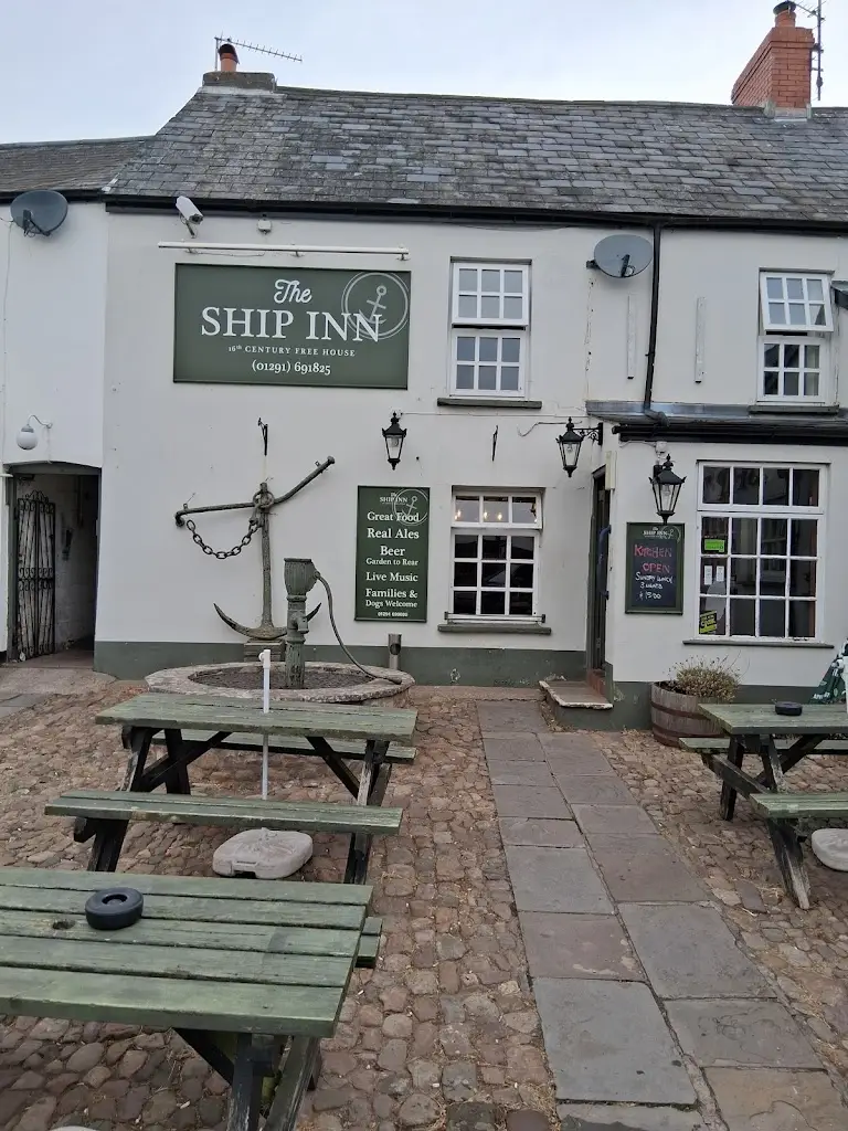 brian charlesworth_The Ship Inn_Usk_review