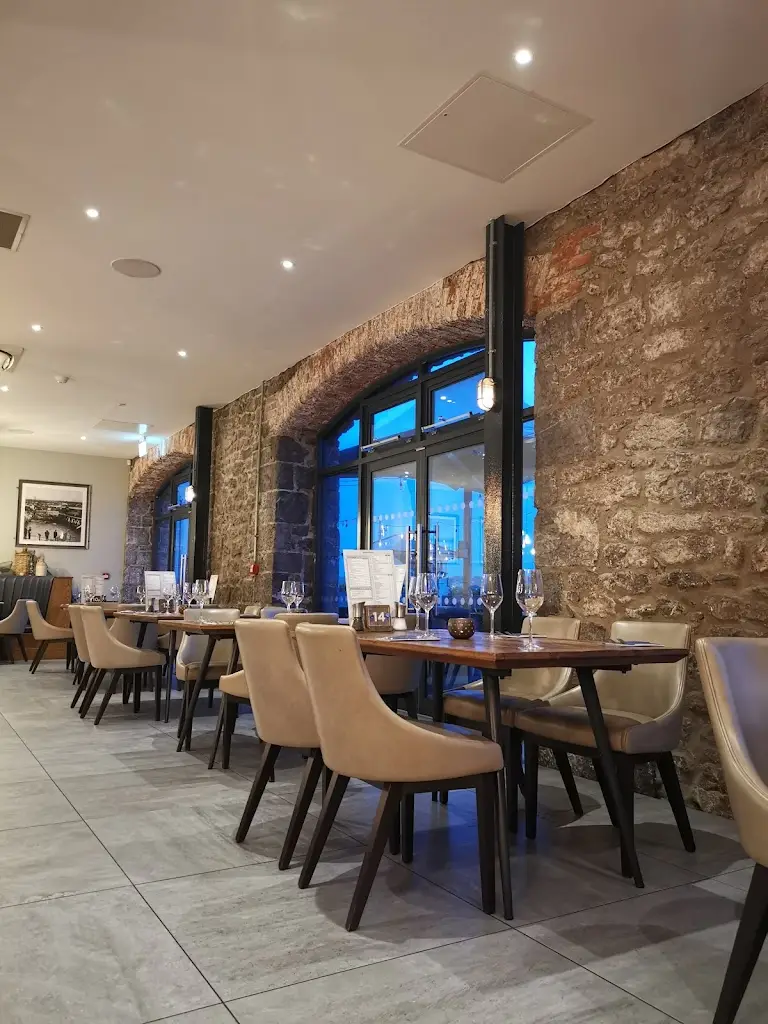 Mark Gunn_1832_Porthcawl_review