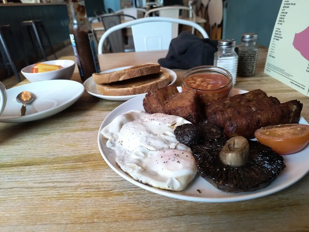 Paul Roderick_The Greedy Pig_Porthcawl_review