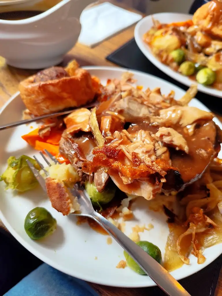 Sophie Collins_Farmers Arms_Porthcawl_review