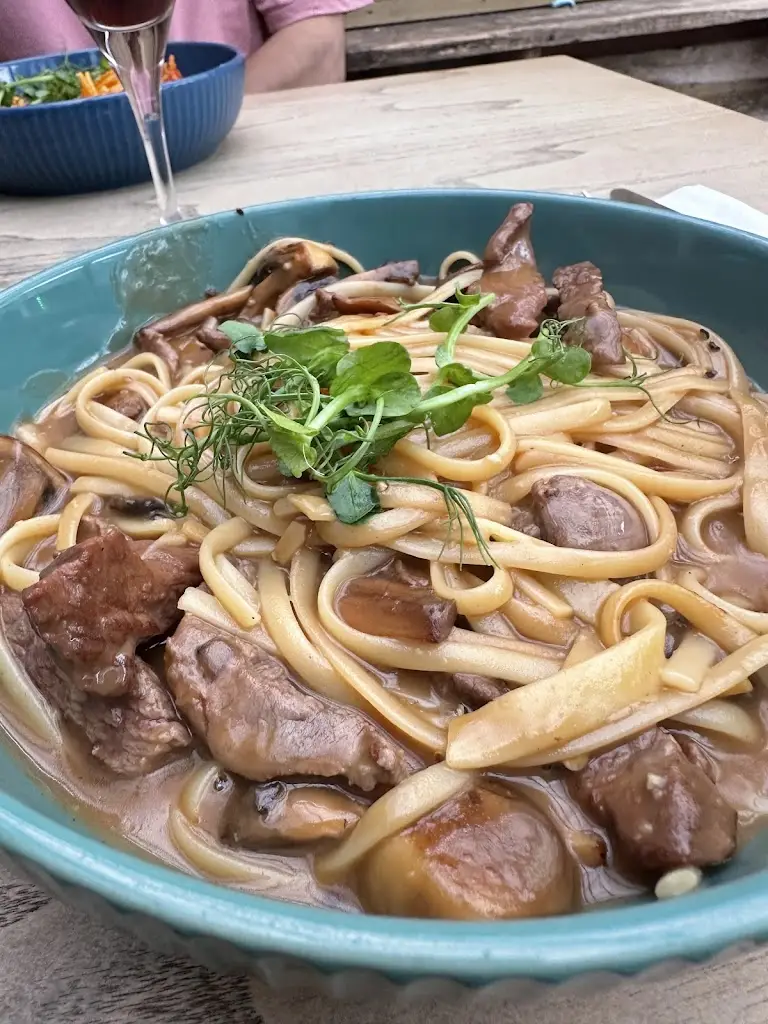 Ermina Ionescu_Farmers Arms_Porthcawl_review