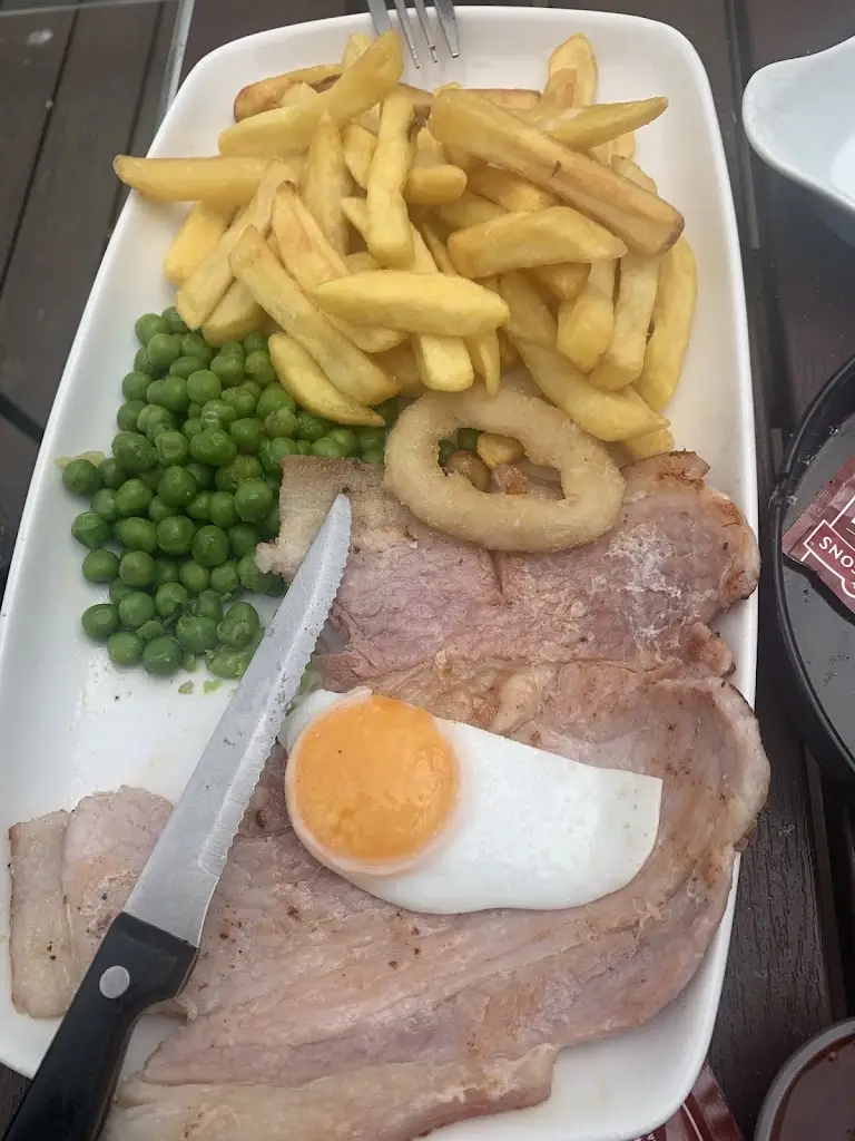 Owen Thomas_Harbour lights_Porthcawl_Bewertung