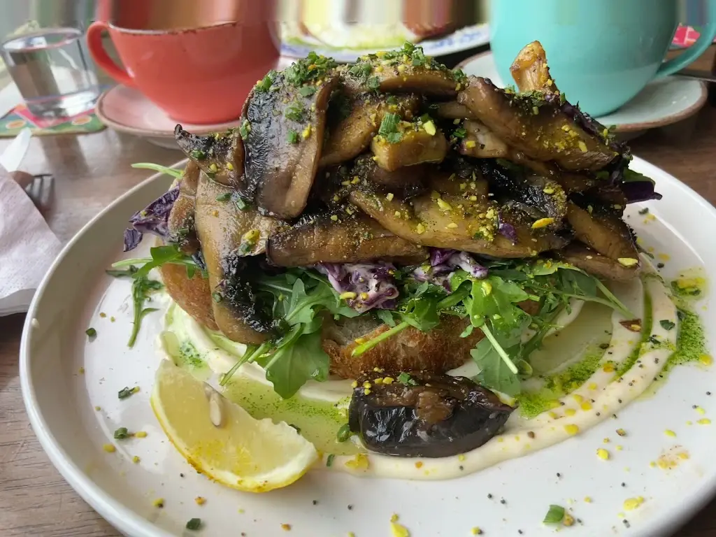 Caitlynne Russell_Angel On The Green_Bishopthorpe_review