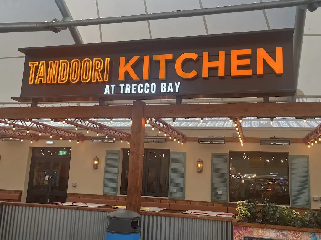 Kiara LionessTM {Kiara Fray Fairchild}_Tandoori Kitchen_Porthcawl_reseña