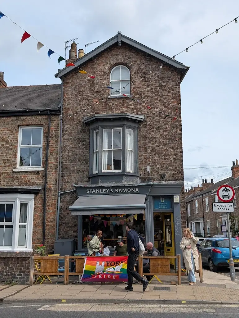 Stanley & Ramona_Bishopthorpe_slider_image_3