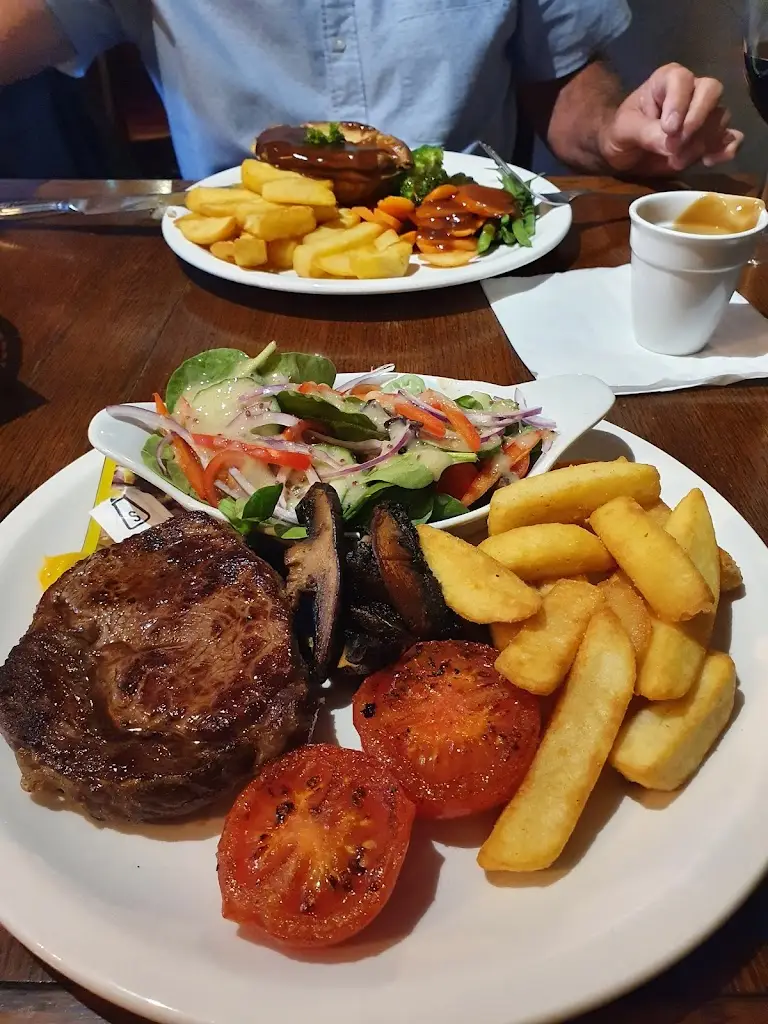 Christine Buxcey_The Vine Inn_Black Notley_review