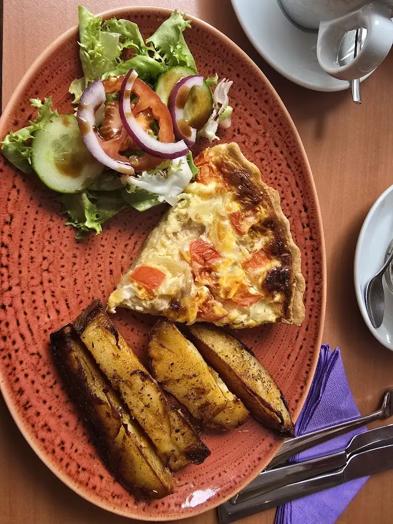 Helen New_Cobbles Cafe_Alston_review