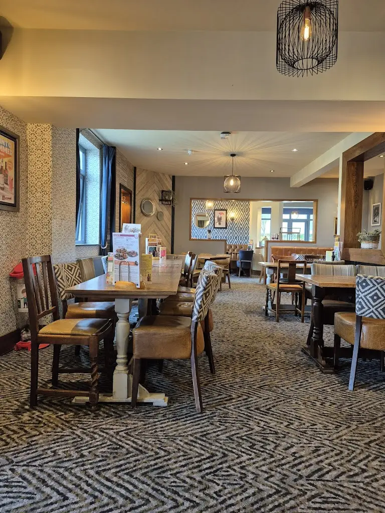 Mark Ovel_Astronomer_Black Notley_review