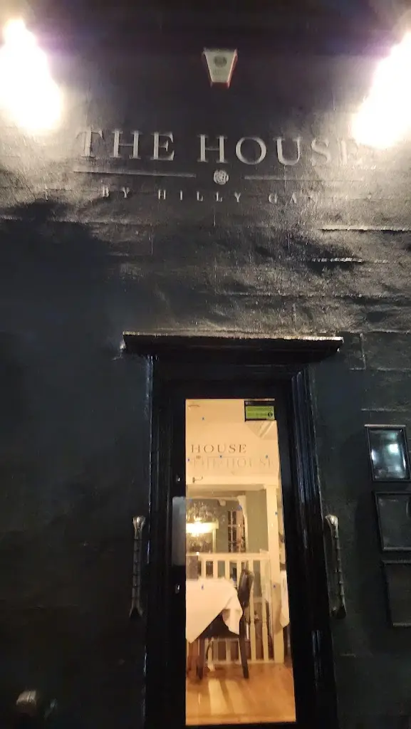 Marvin Fernandez_The House by Hilly Gant_Black Notley_review