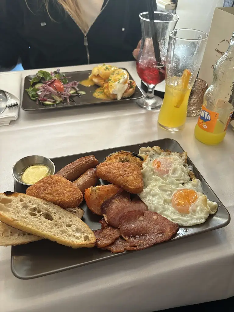 Ewan McCulloch_Caesars @ Dolphin_Black Notley_recensione