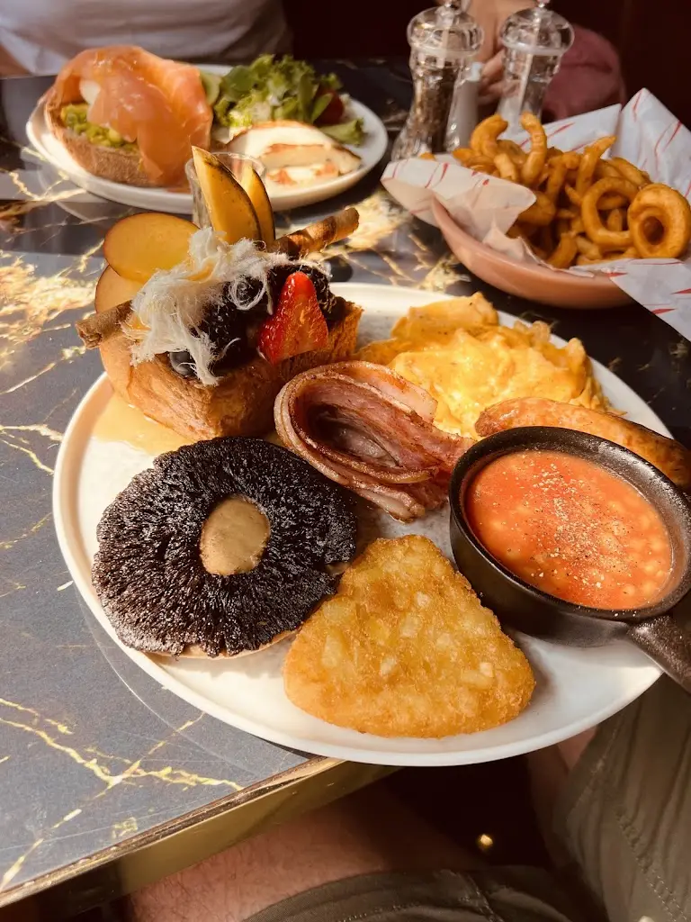 Artur Jabłoński_Elena's Bistro_Black Notley_review