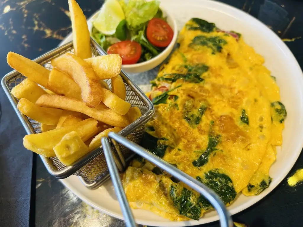 Rohey Sanyang_Elena's Bistro_Black Notley_review