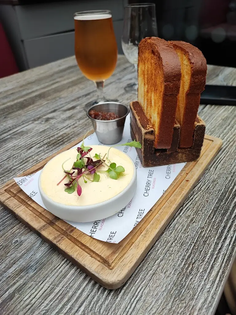 Louise Hollingsworth_The Cherry Tree at Blackrod_Blackrod_review