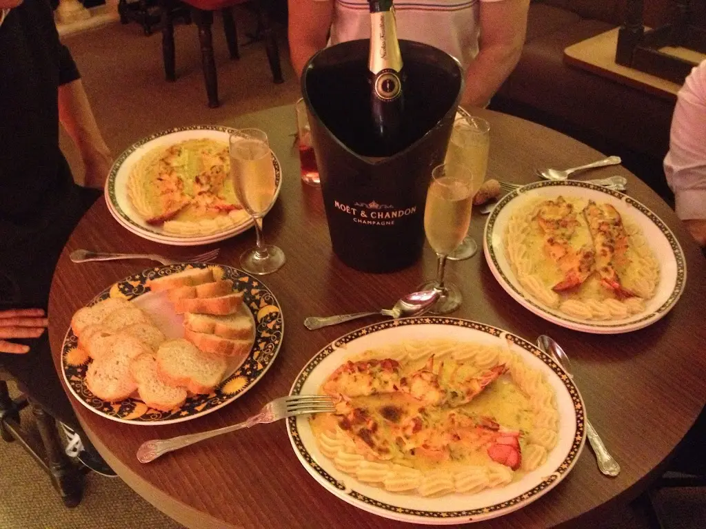 La Fontana Ristorante Italiano_Blackpool_slider_image_3