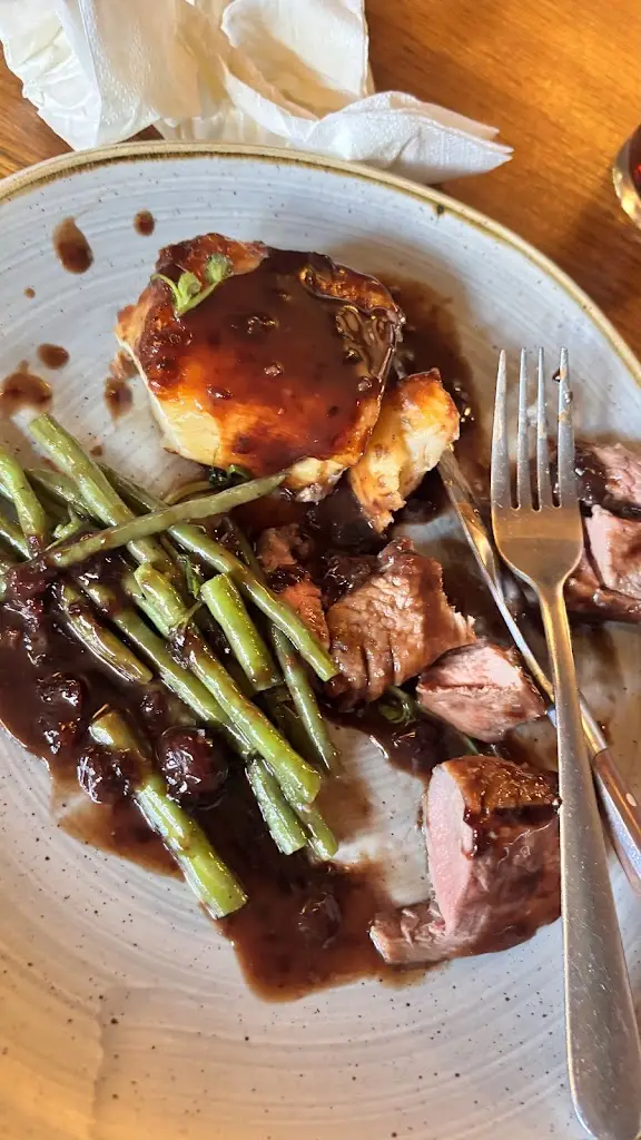 Sophie May Heald_The Bulls Head_Blackmoorfoot_review