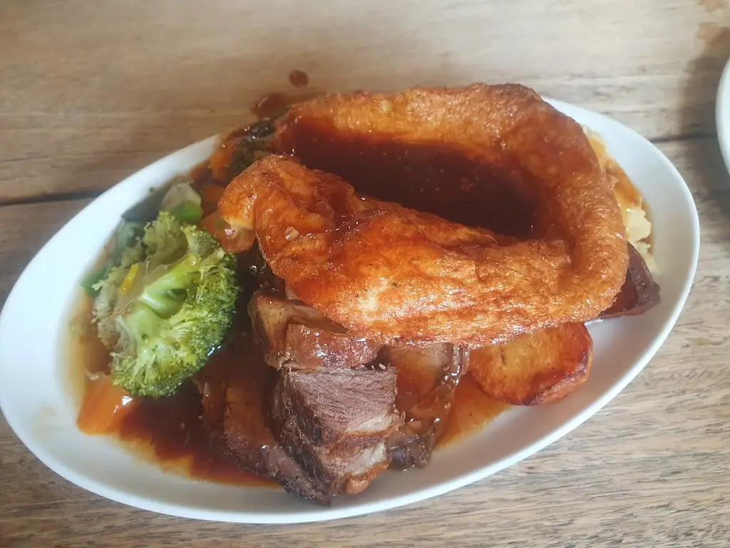 Wills O' Nats_Blackmoorfoot_slider_image_2